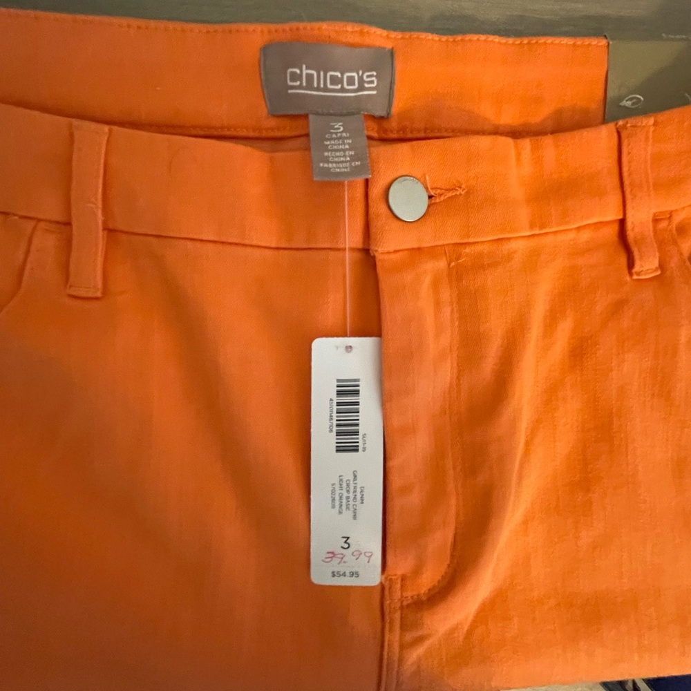 NWT - Chico’s - Girlfriend Capri Pants - Size 3 (equal to 16 conventional size)